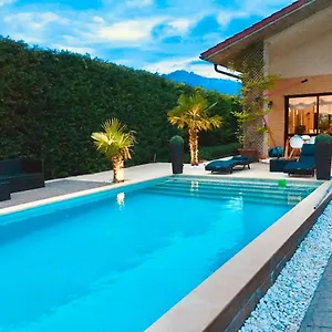 Four Bedroom With Private Pool In The Heart Of Rioja Alavesa Chalet